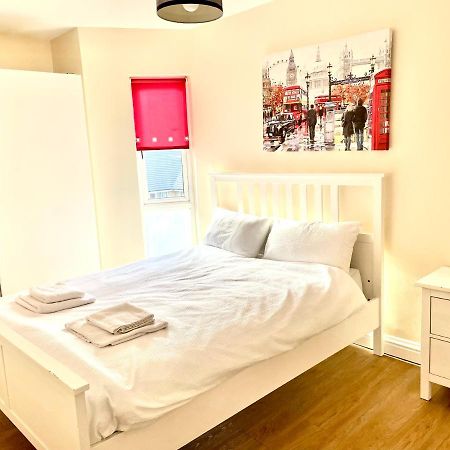 Holiday Flat In Central Slough Near To London Heathrow And Windsor With Free Car Park ภายนอก รูปภาพ