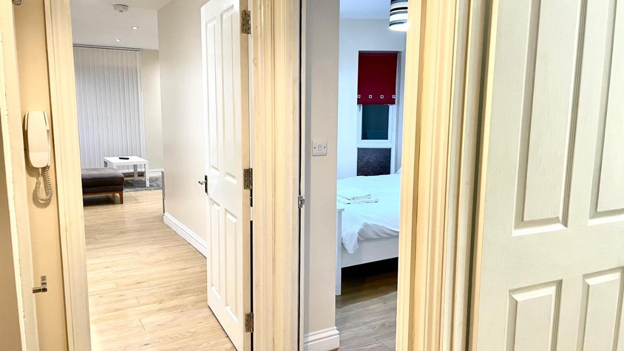 Holiday Flat In Central Slough Near To London Heathrow And Windsor With Free Car Park ภายนอก รูปภาพ