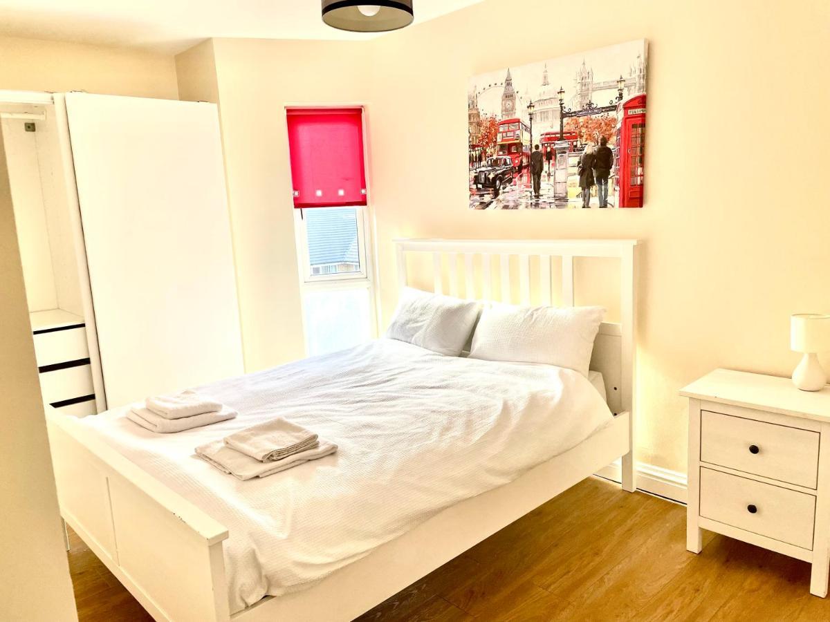 Holiday Flat In Central Slough Near To London Heathrow And Windsor With Free Car Park ภายนอก รูปภาพ