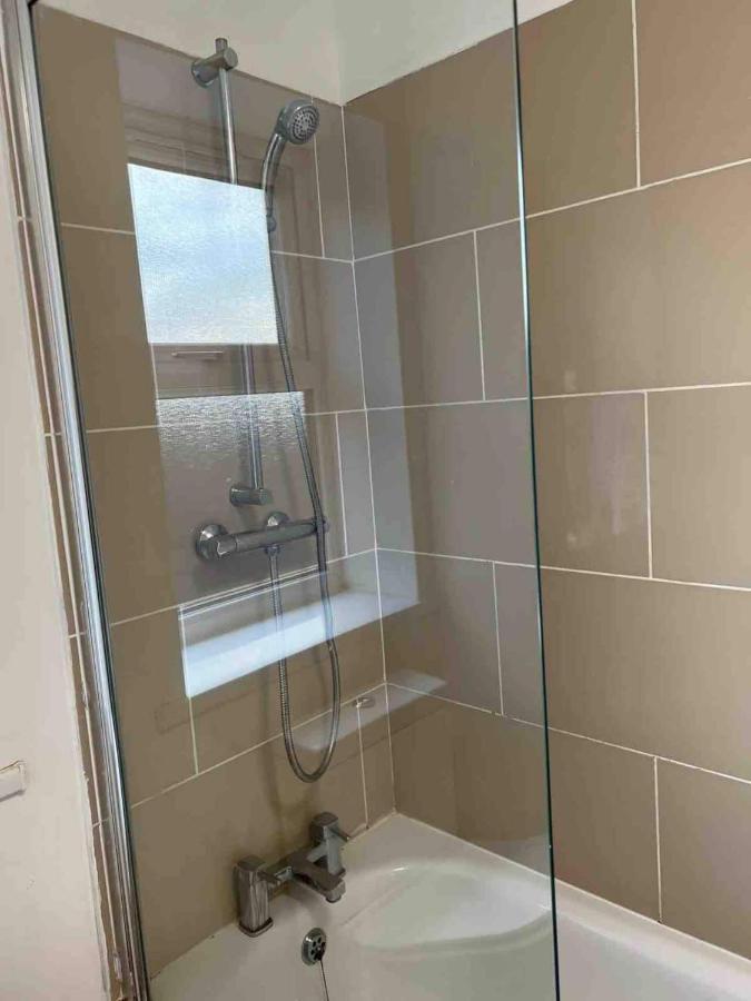 Holiday Flat In Central Slough Near To London Heathrow And Windsor With Free Car Park ภายนอก รูปภาพ